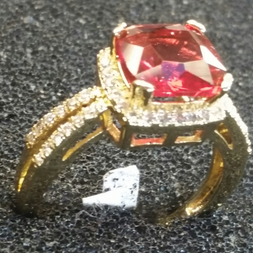 Ruby Colored Center Stone. - image 8
